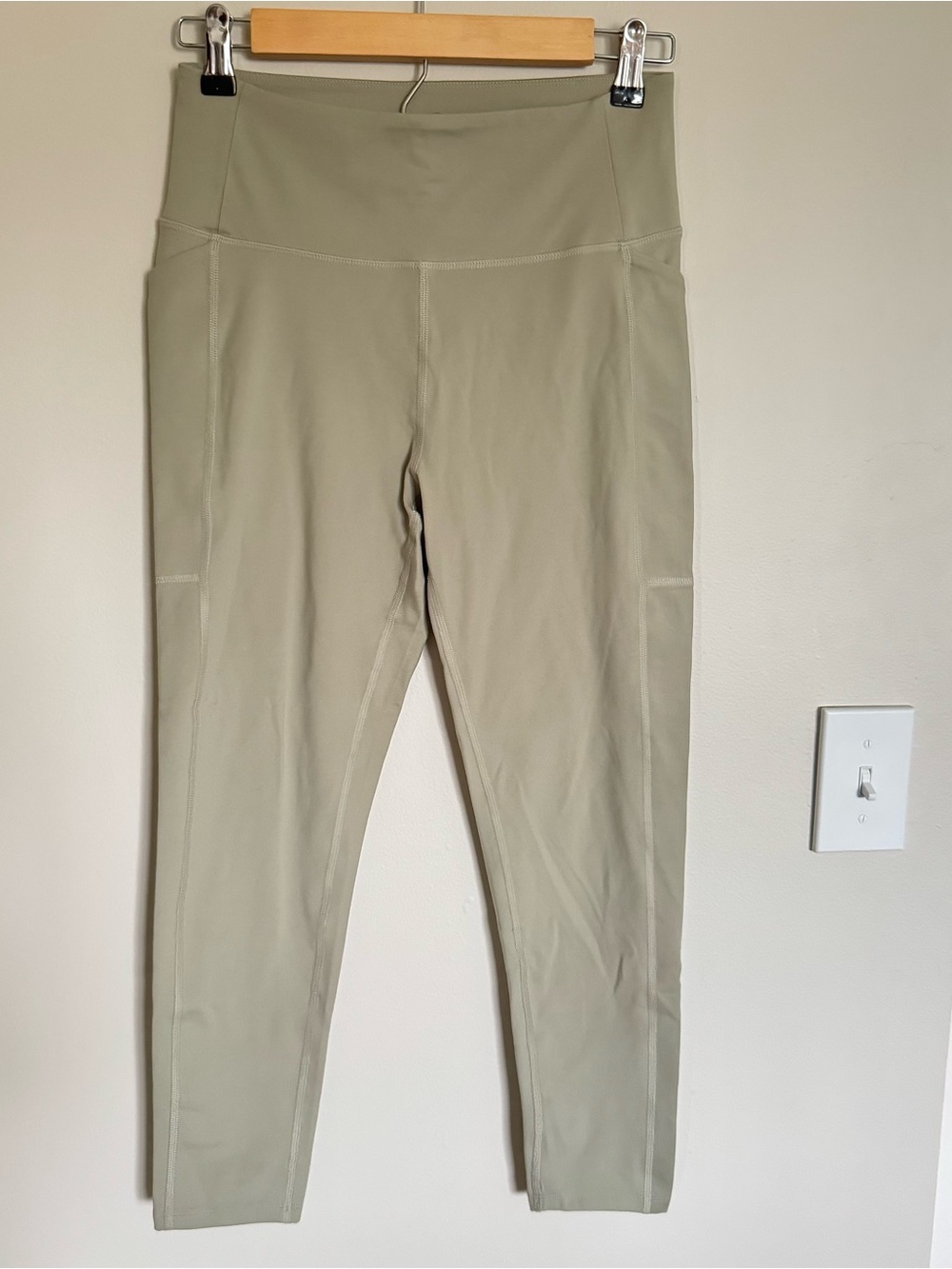 Girlfriend Collective Sage Mint Green 7/8 Length High Rise Pocket Legging Size M